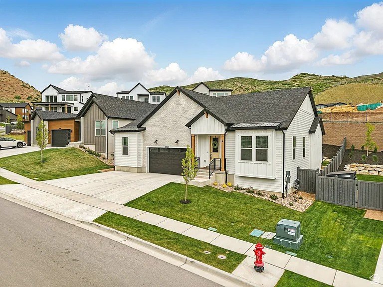 Lehi House: 6062 N Fox Canyon Rd