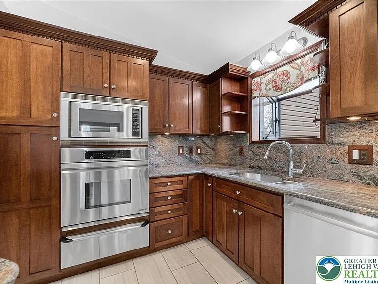 Allentown House: 6404 Fir Rd, Allentown, PA 18104