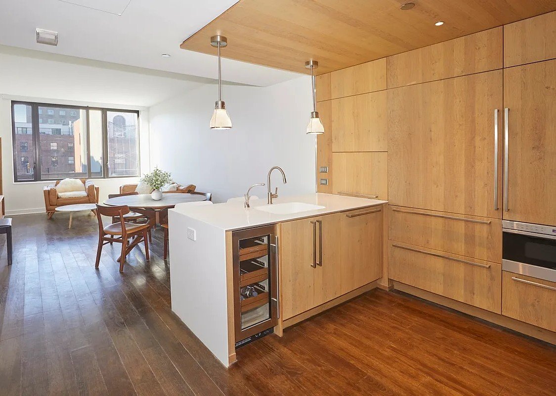 New York Condo: 211 East 13th St