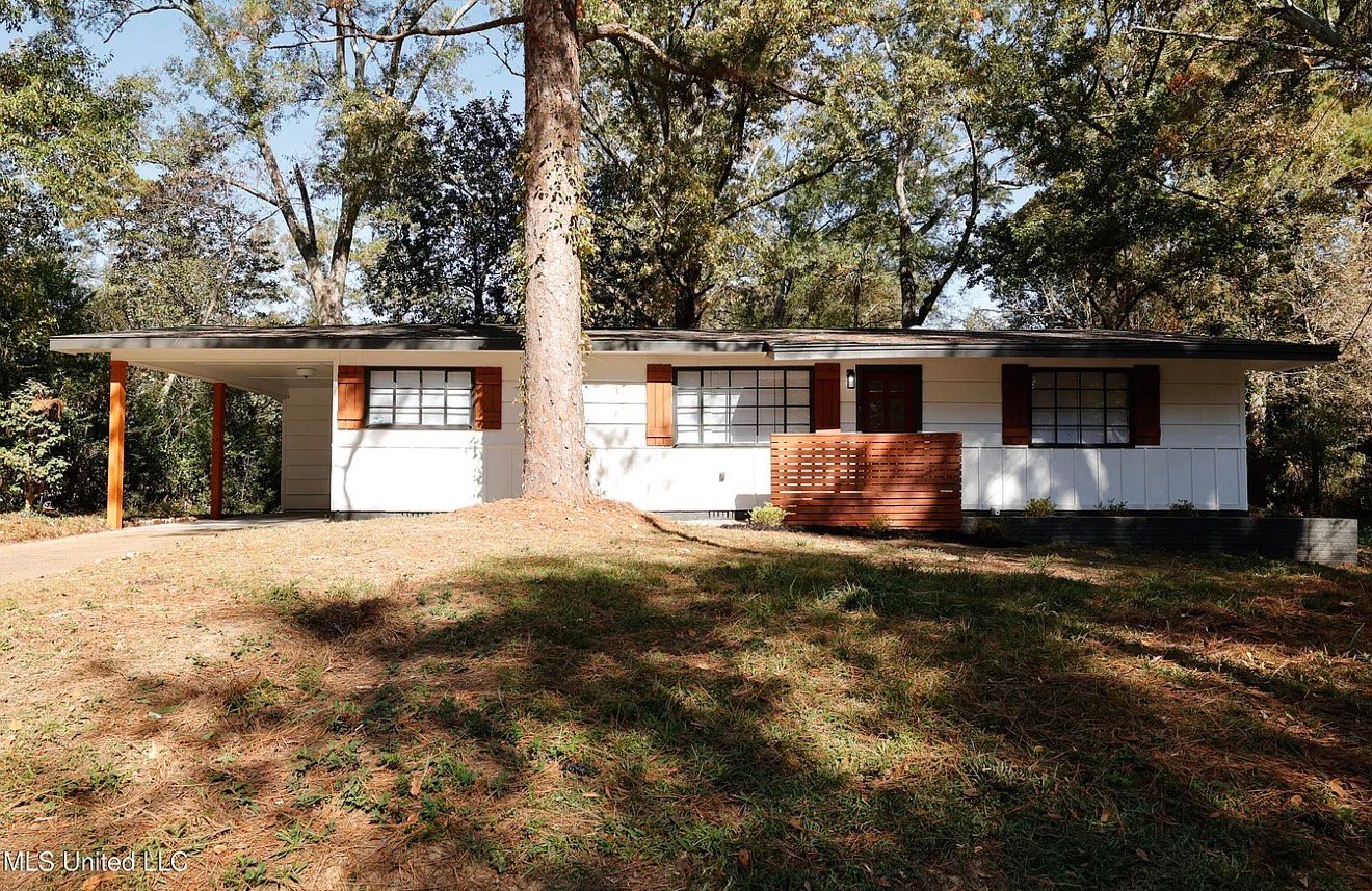 Jackson House: 4352 Ridgewood Cir