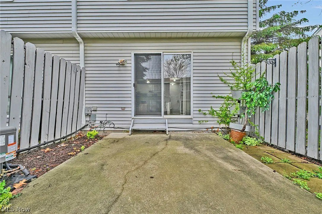Arlington House: 6904 Evening Shade Ln,