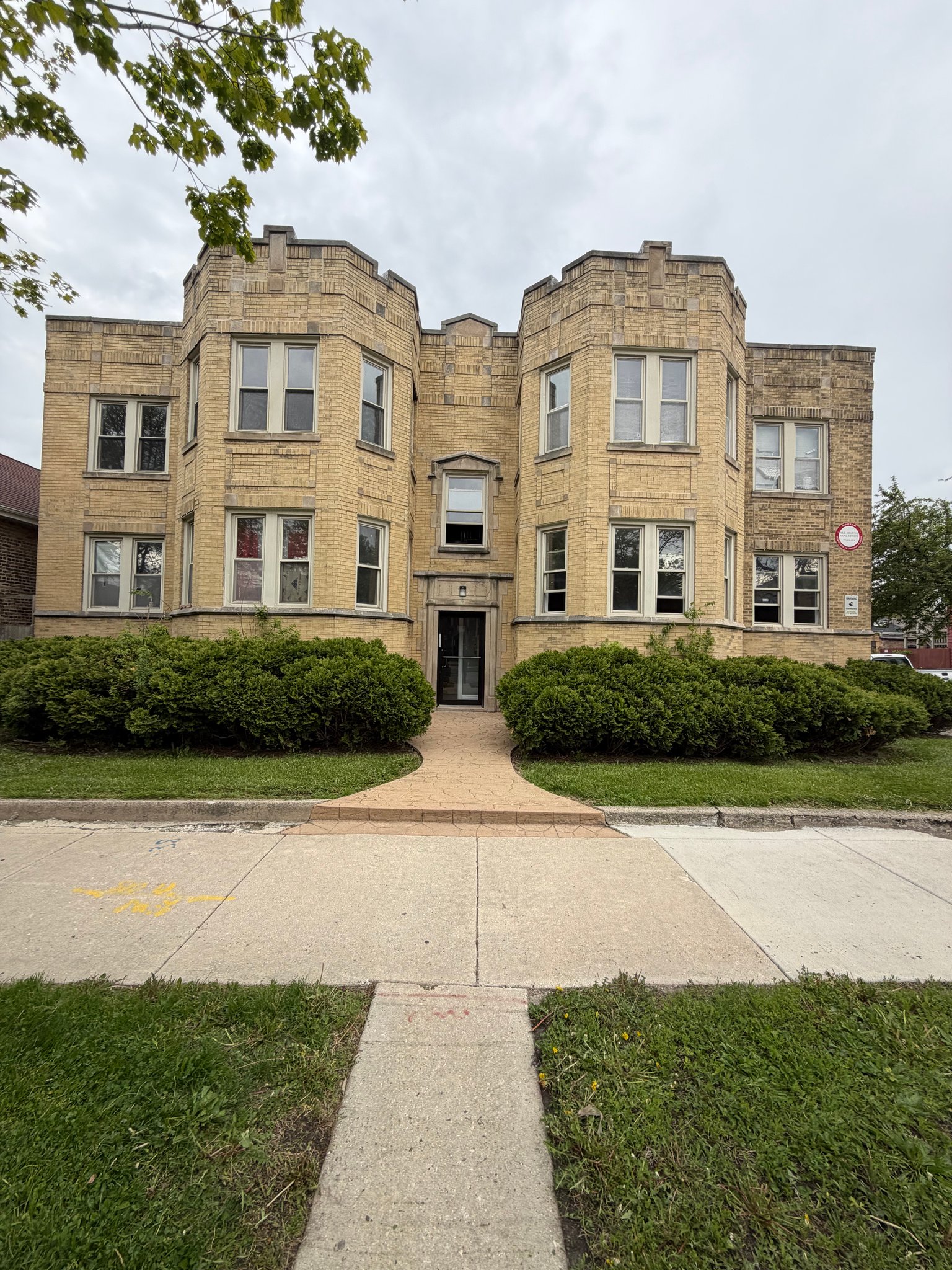 Chicago Apartment: 6559 S Mozart St