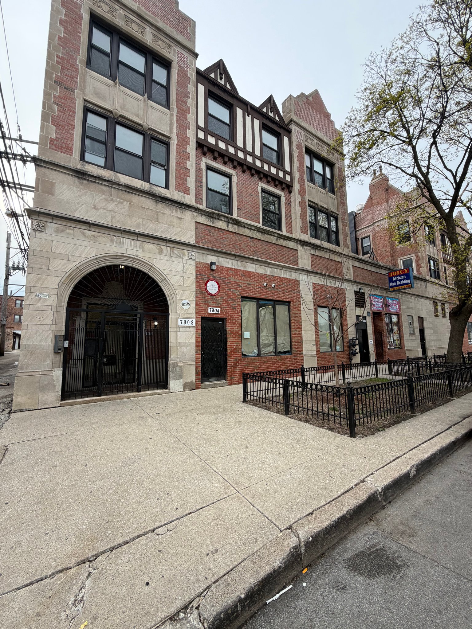 Chicago Apartment: 7908 S Langley Ave
