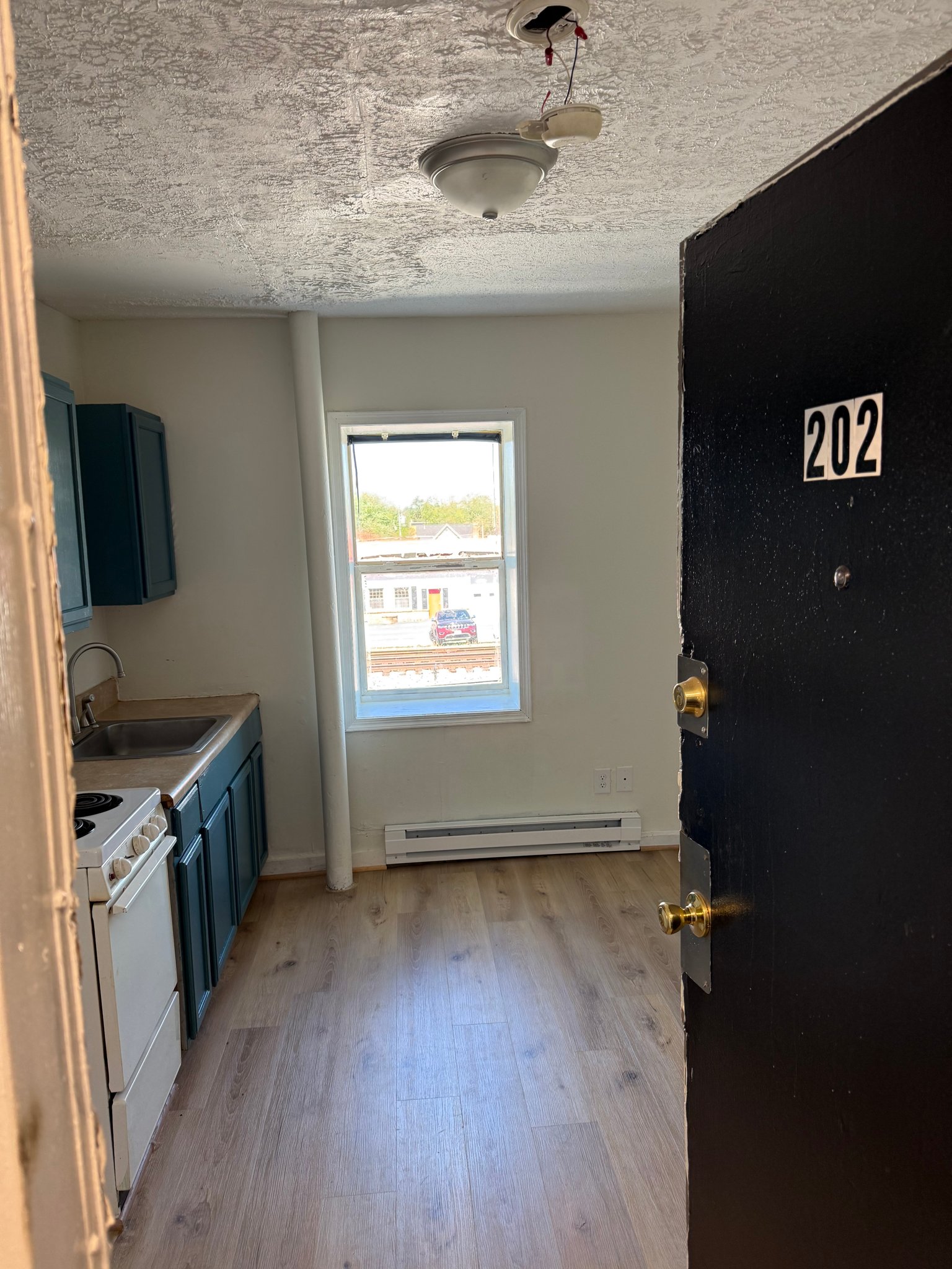 Waynesboro Apartment: 260 N. Commerce Ave.