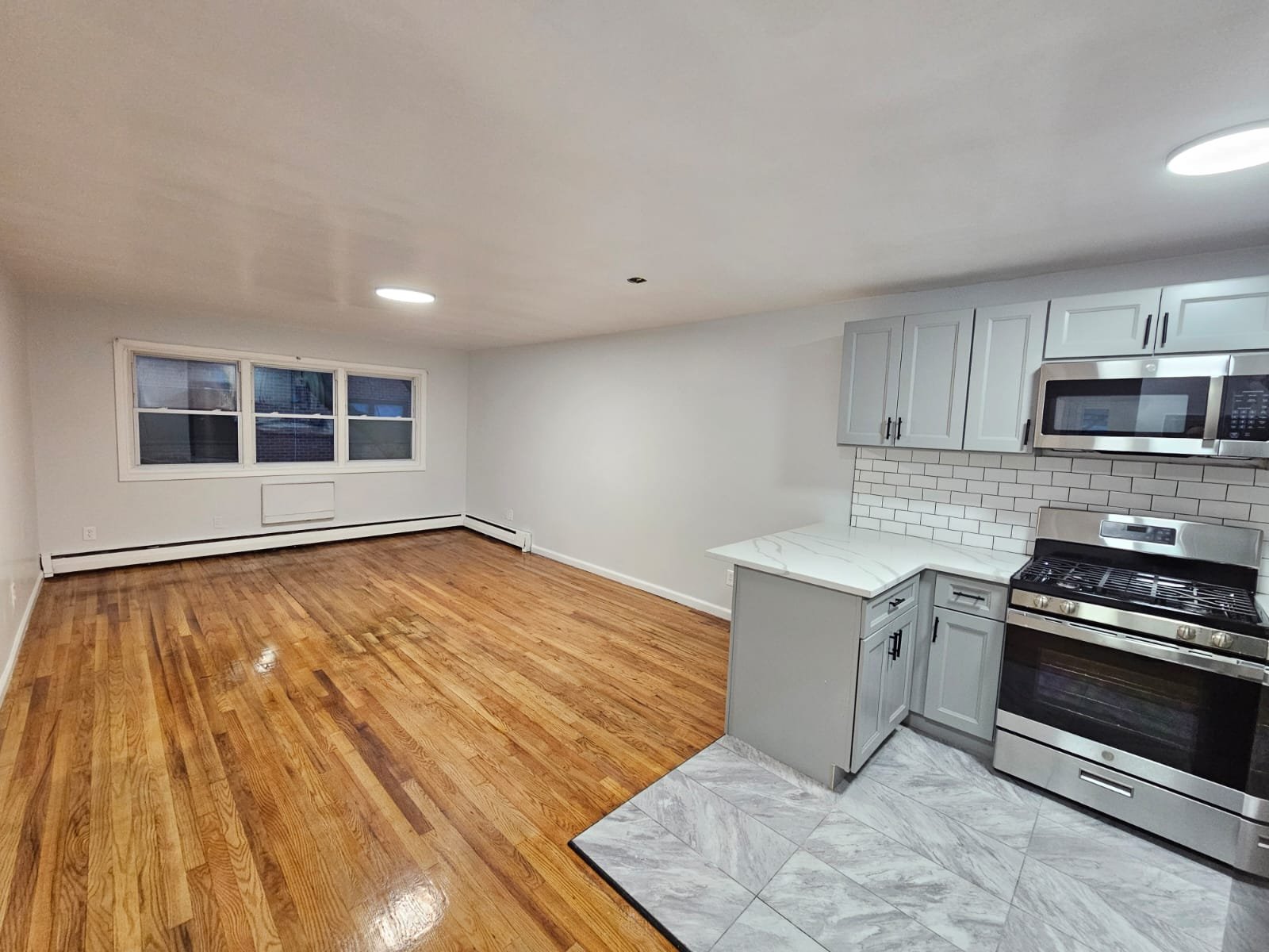 Orange Apartment: 725 Scotland Rd