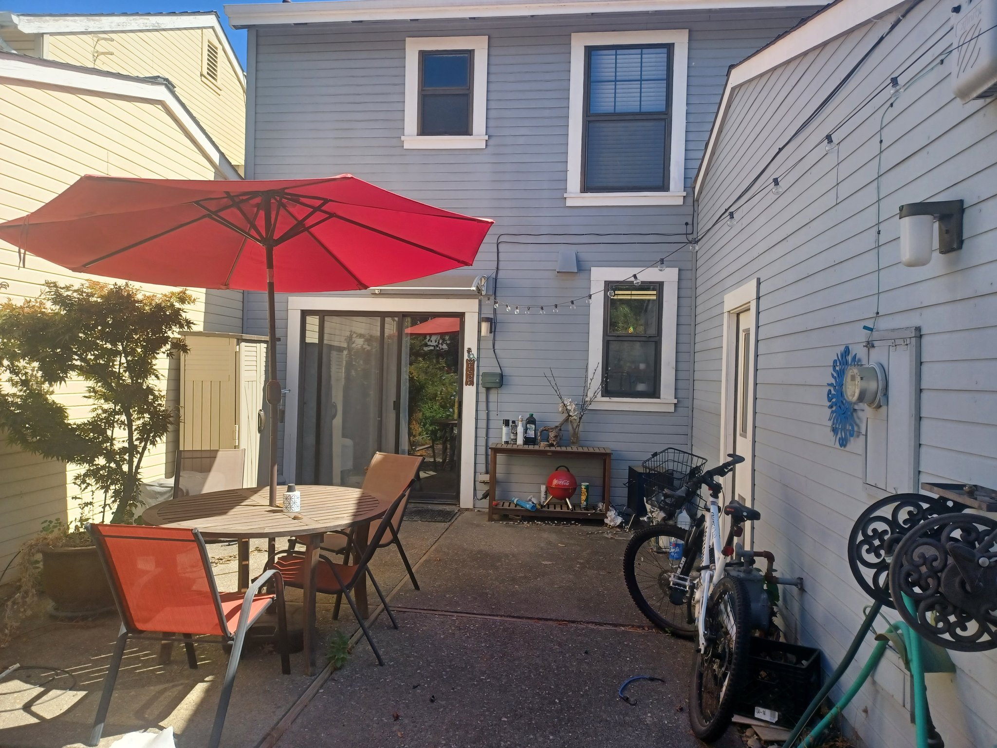 DAVIS House: 2414 Amapola Drive