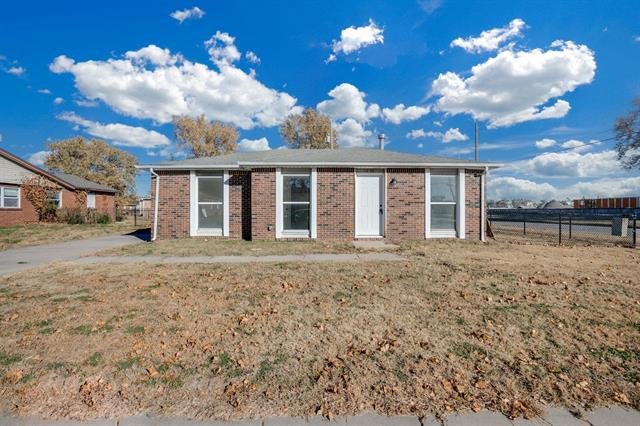 Wichita House: 1620 E Del Mar St