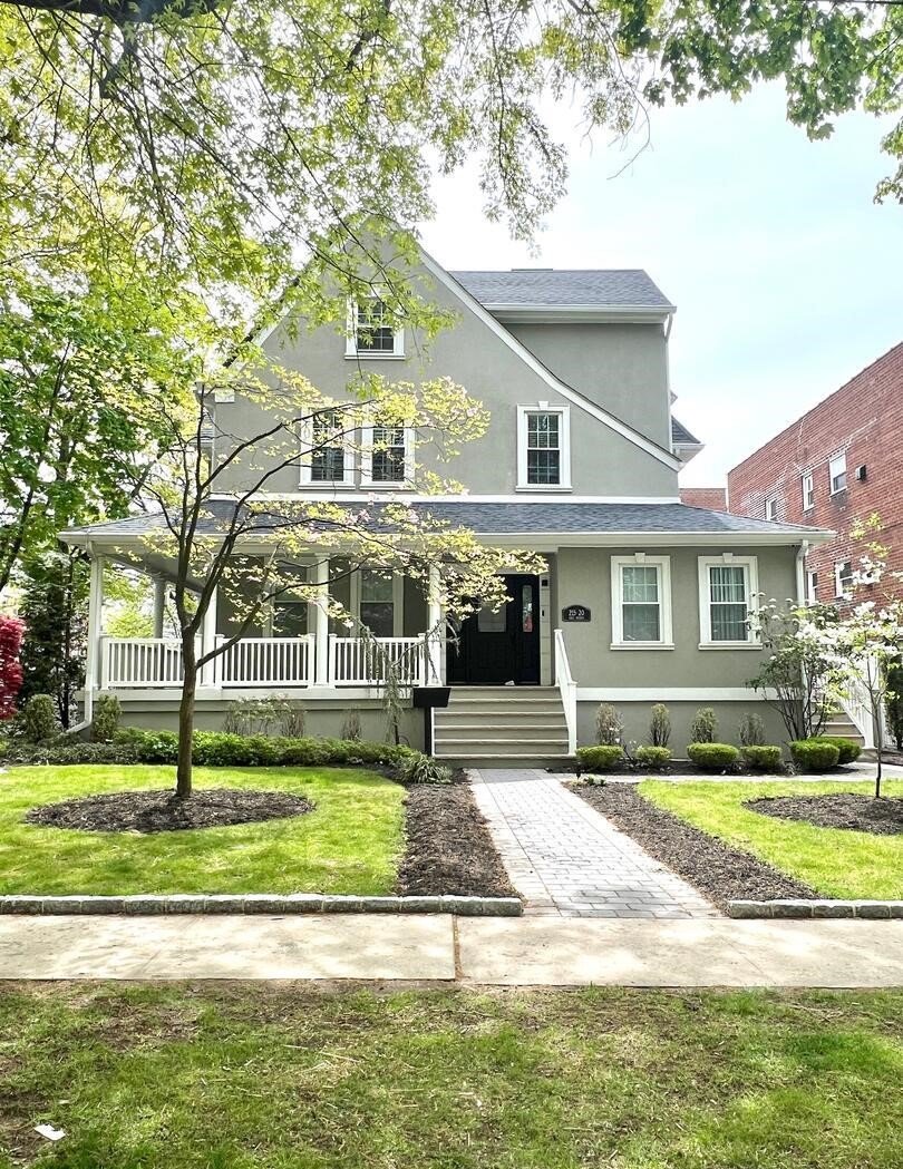 Bayside House: 21520 43rd Avenue