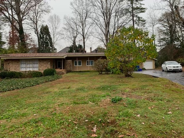 Brookhaven House: 1086 Lynmoor Drive