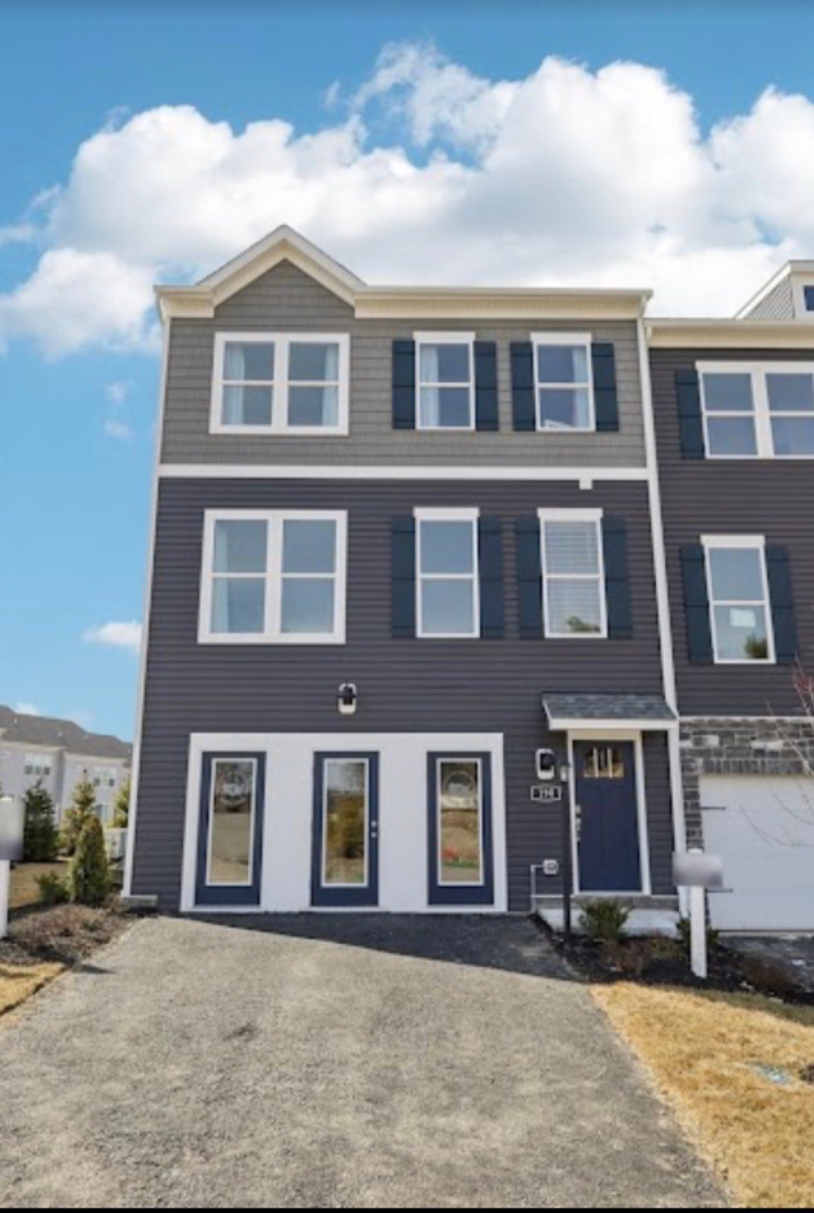 Moon Township Townhome: 164 sweetwater dr