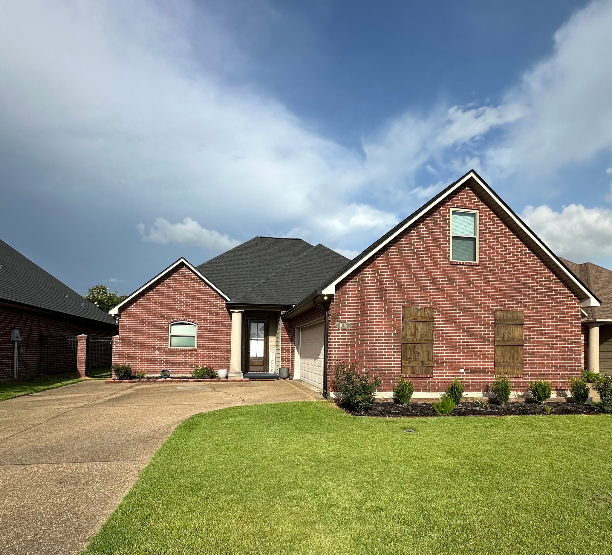 Sulphur House: 1016 Jacques Dr