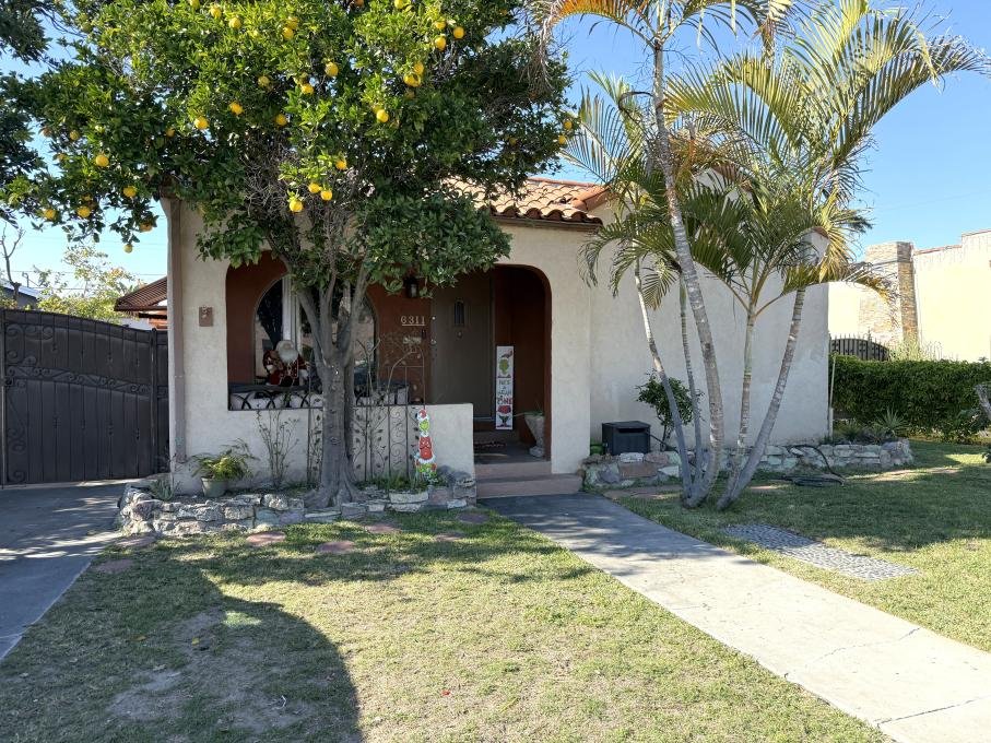 Bell House: 6311 Heliotrope Ave