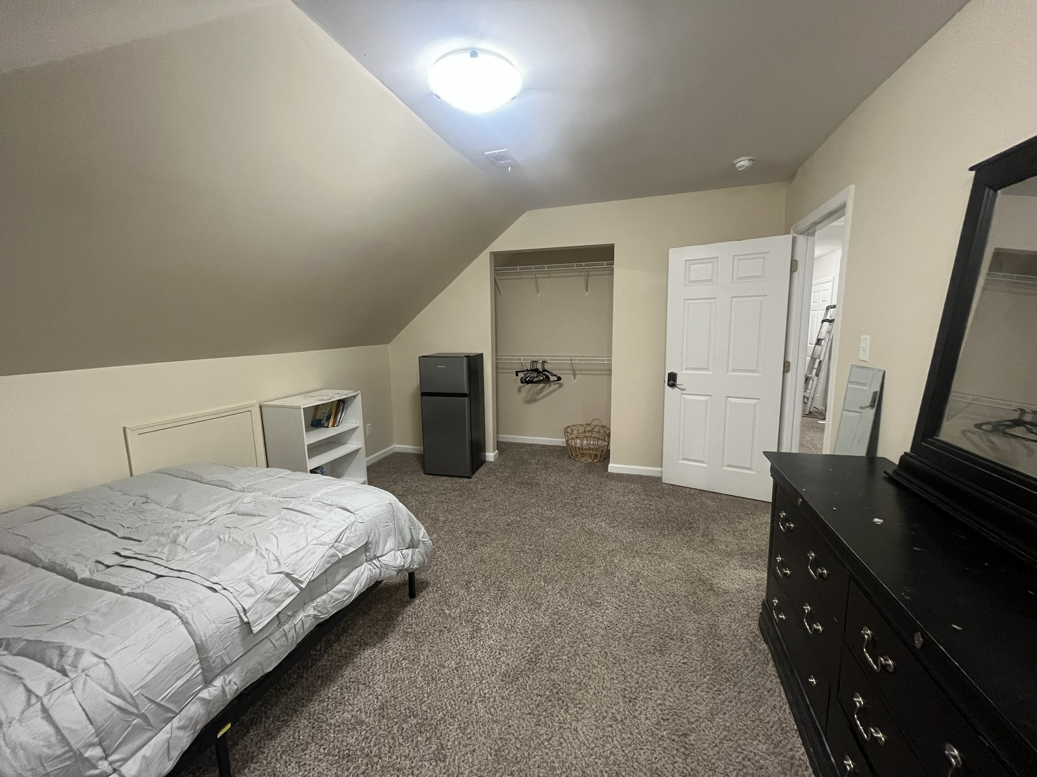 Saint Louis House: 5467 Maple Ave