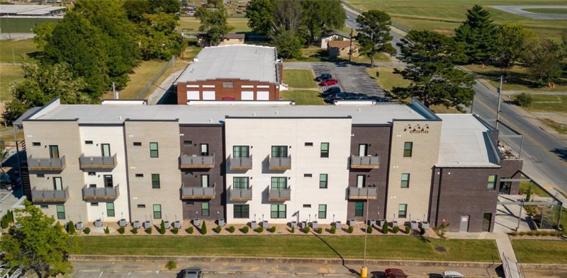 Springdale Apartment: 726 E Emma Ave