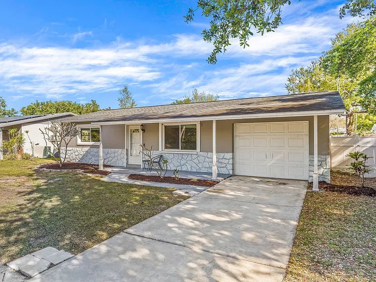 Largo House: 11183 110th Ave