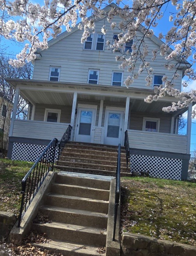 Summit Townhome: 69 Ashwood Ave.
