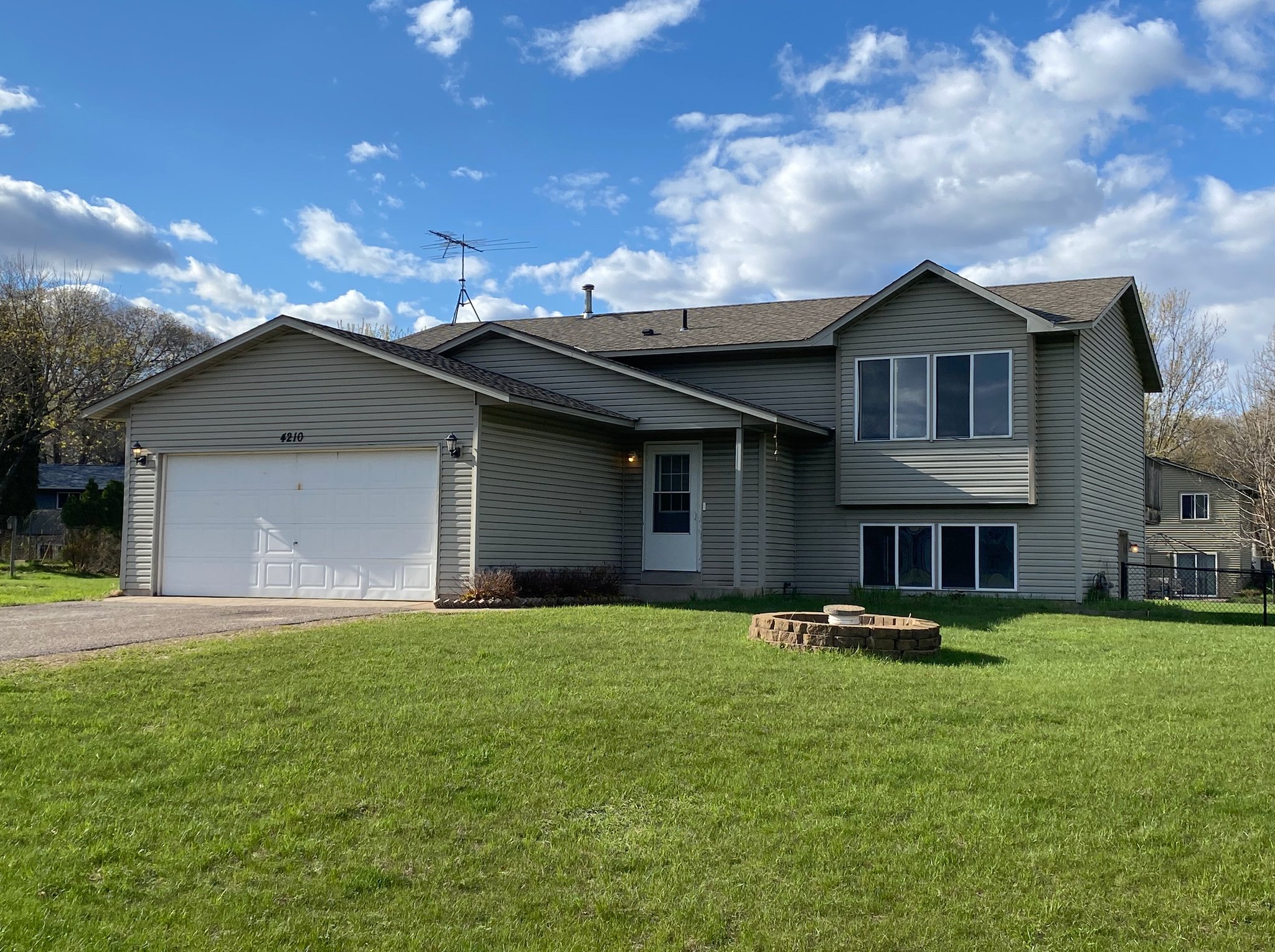 Cambridge House: 4210 E Rum River Cir