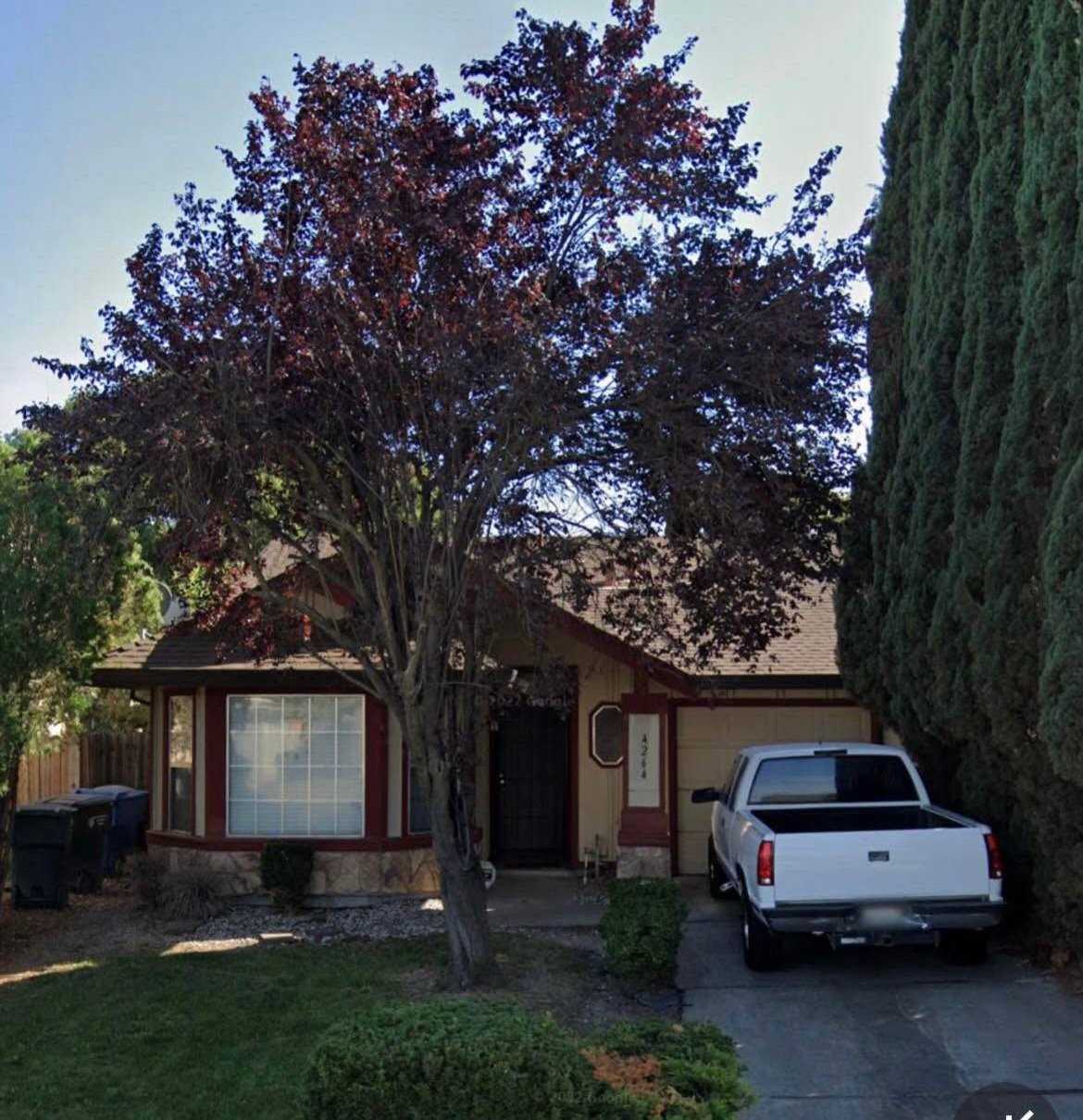 Sacramento House: 4264 Chinquapin Way