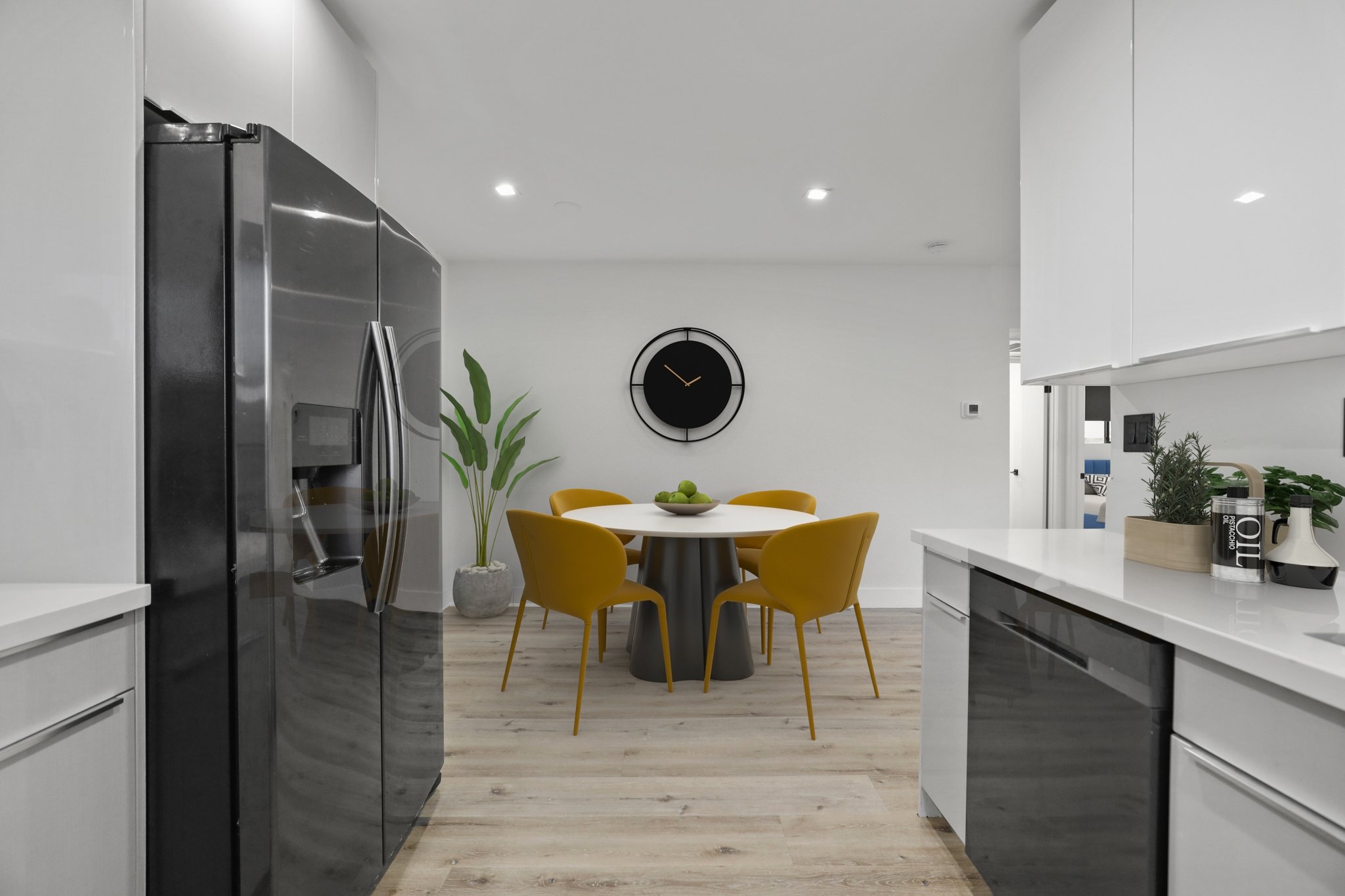 Los Angeles Apartment: 955 Oxford Ave