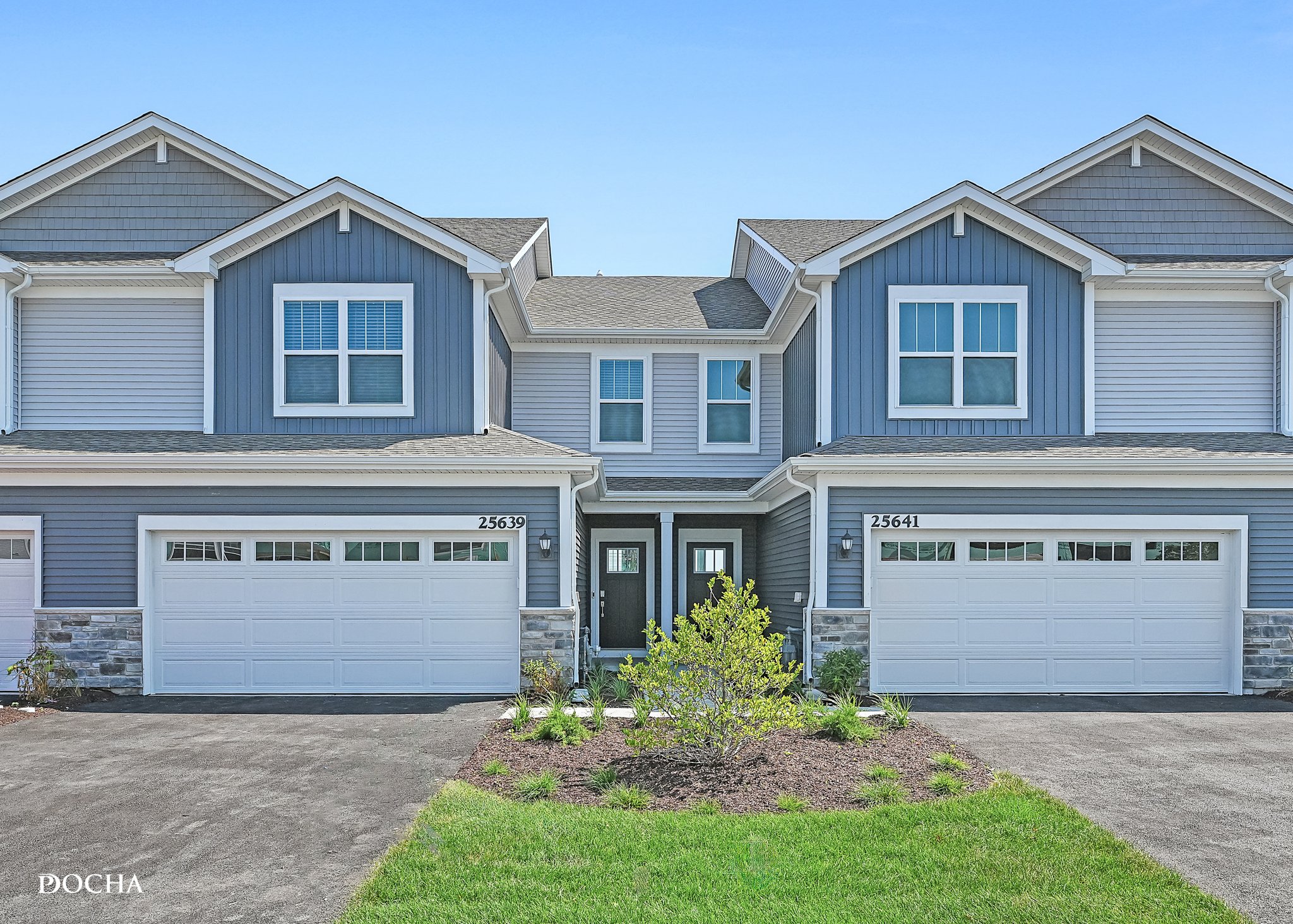 Plainfield Townhome: 25639 Yorkshire dr