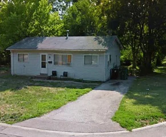 St. Louis House: 10353 Duke Dr