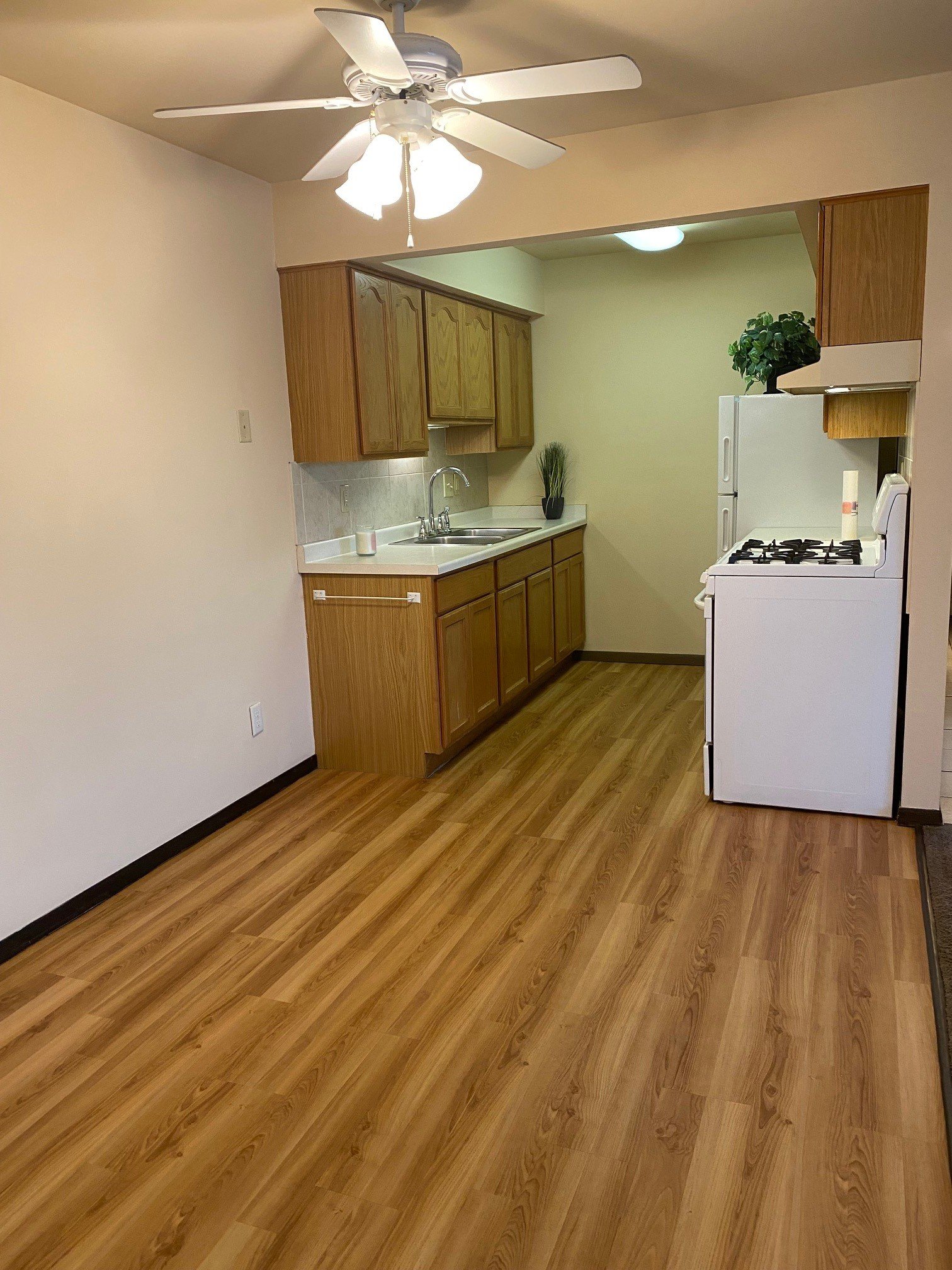Greenfield Apartment: 6450 West Norwich