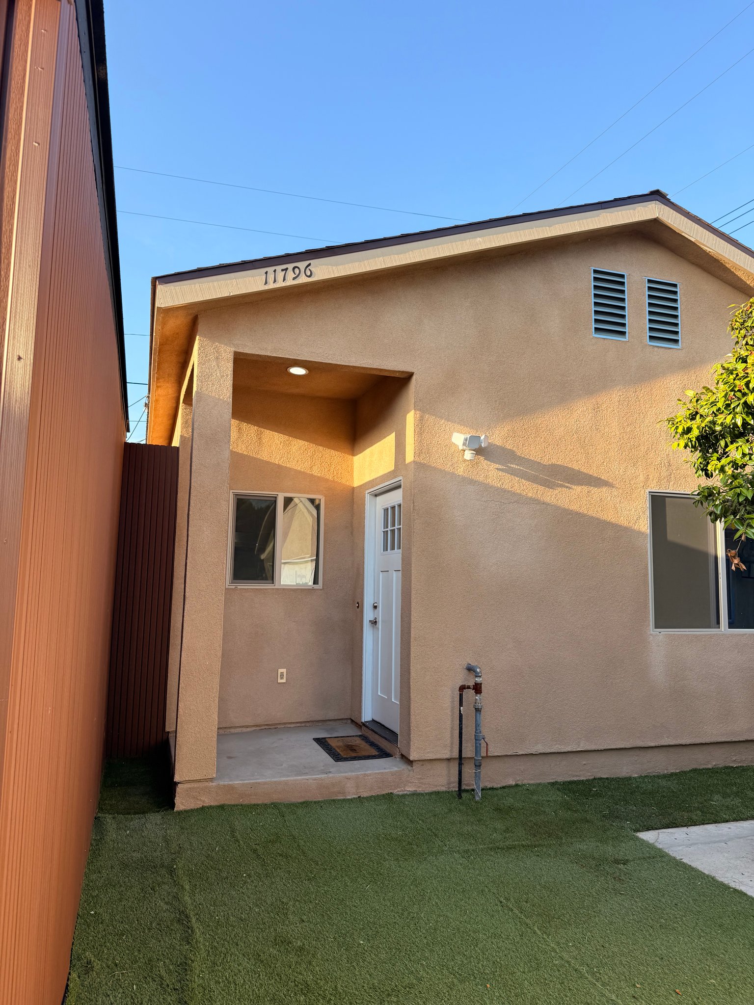 Los Alamitos House: 11796 Kensington Rd.