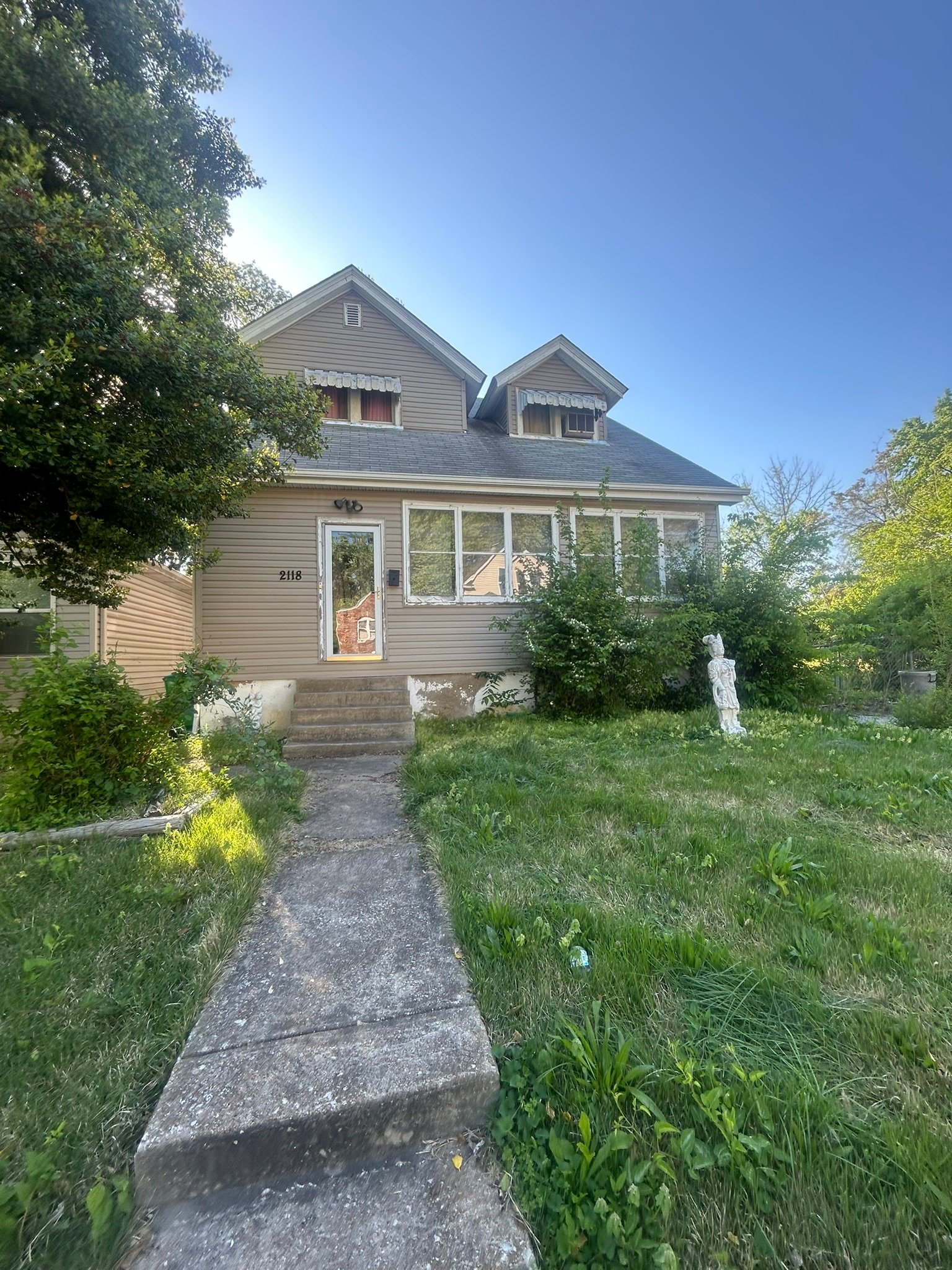 St. Louis House: 2118 Rosebud Ave