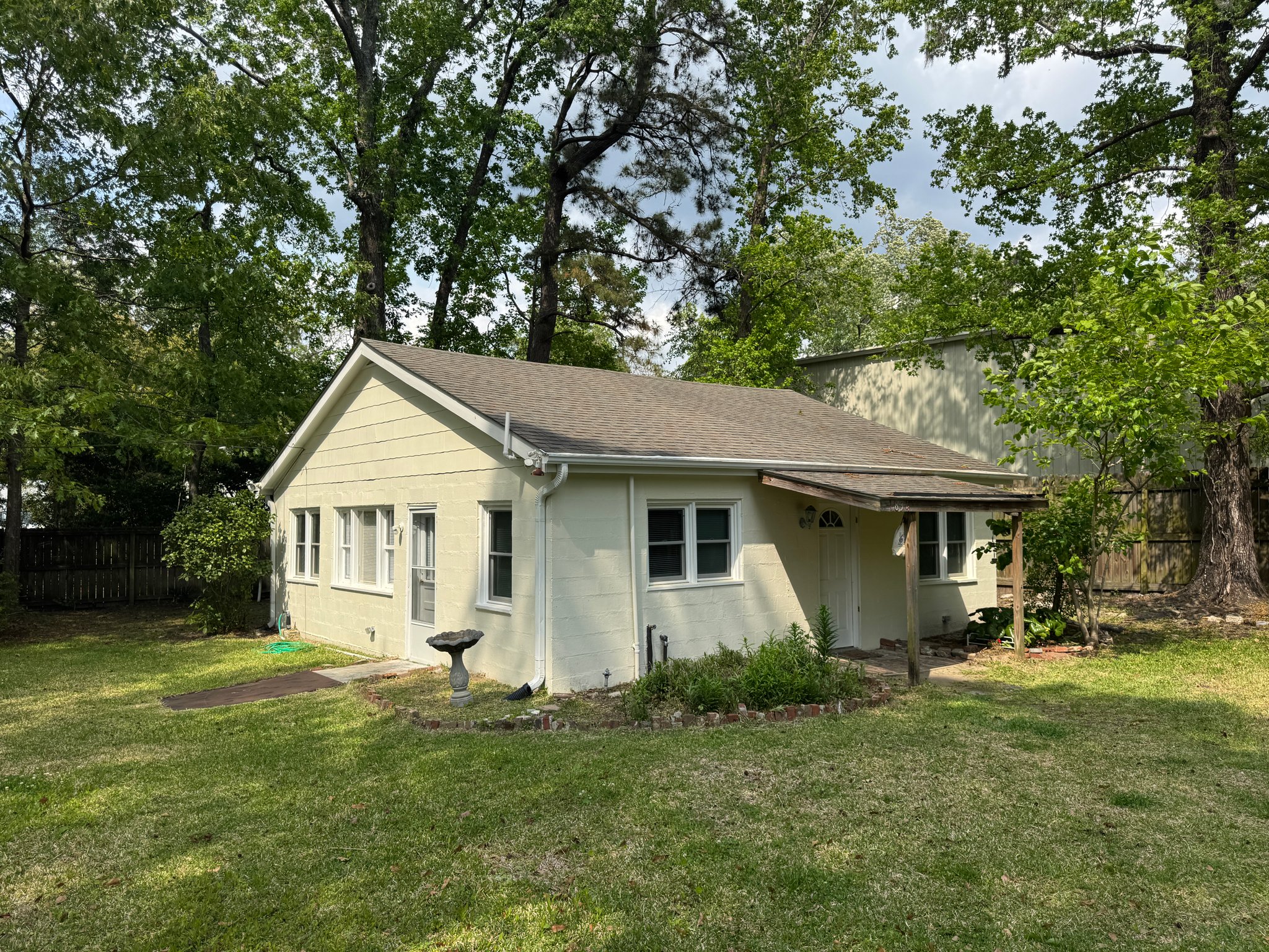 Charleston House: 1834 Belgrade Ave
