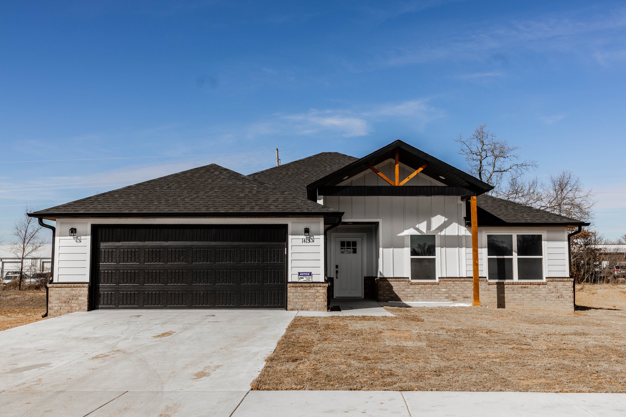 Siloam Springs House: 1413 E Emelyn Lane