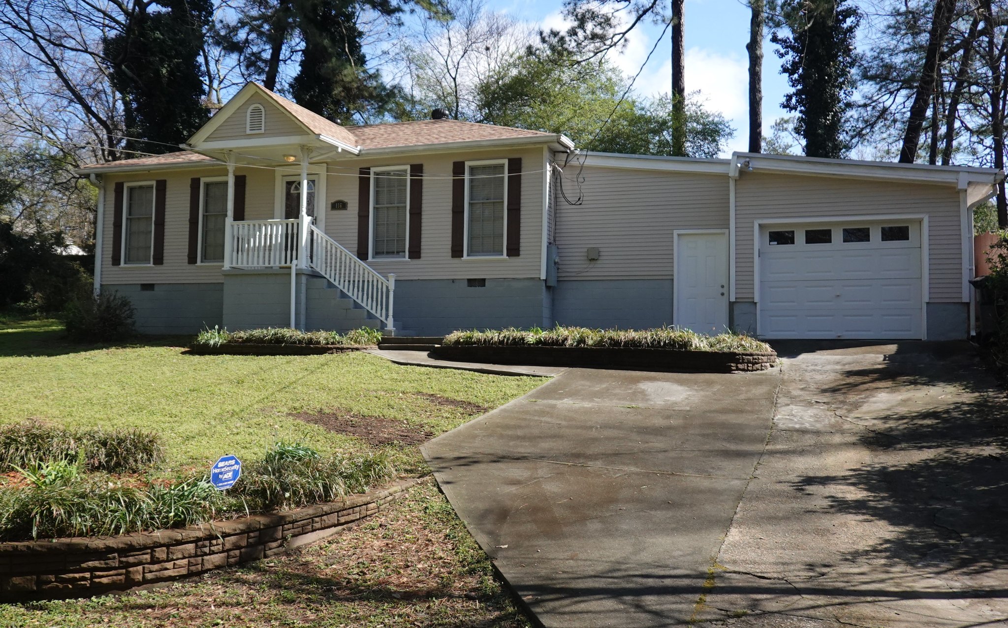 Atlanta House: 116 Woodland Ct