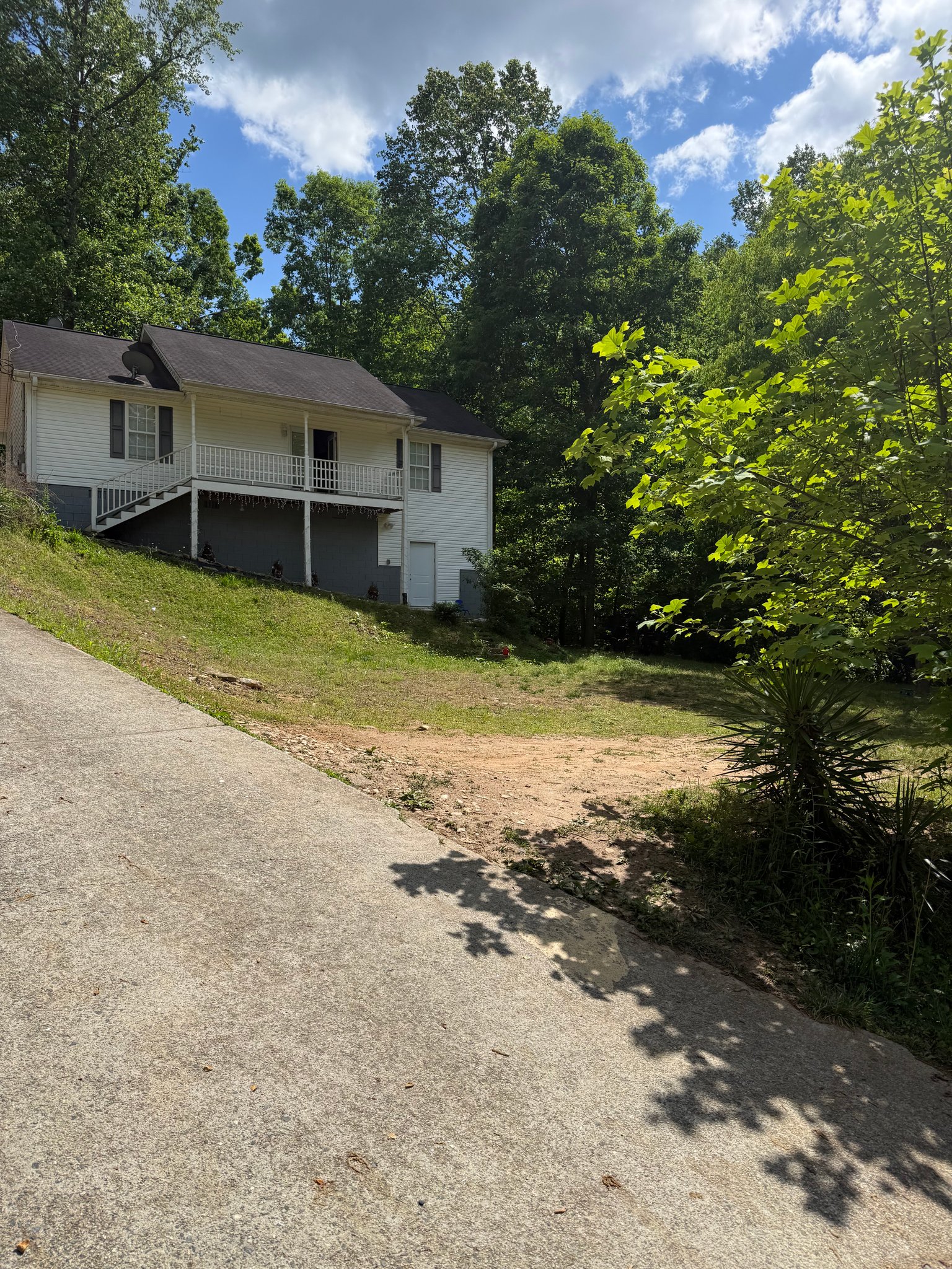 Dawsonville House: 365 Diane Cir