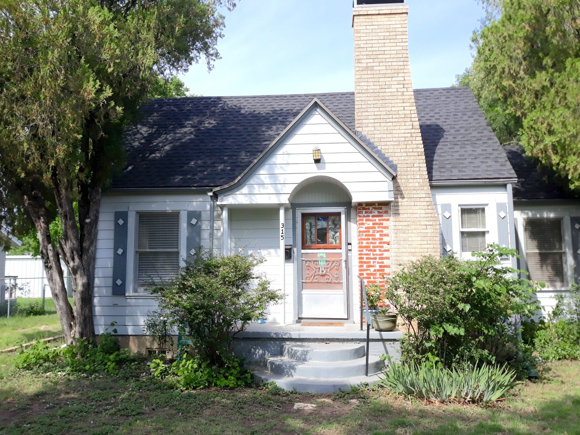 San Angelo House: 315 N. Monroe