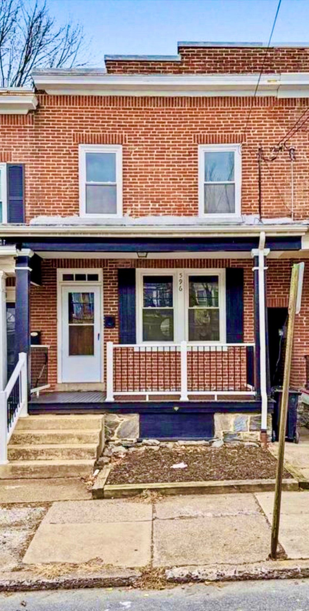 Lancaster House: 596 N Plum St