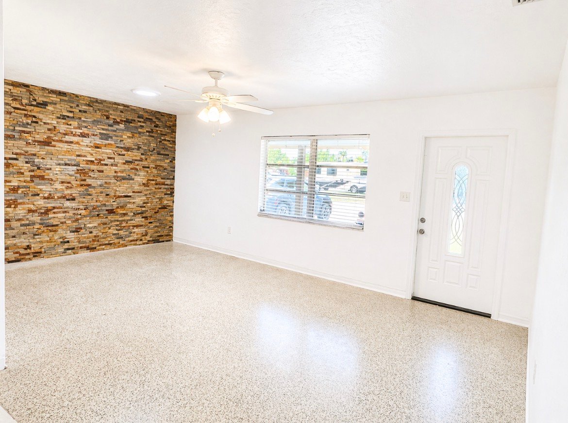 Fort Myers House: 1440 Mandel Rd