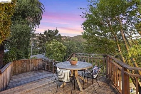 Oakland House: 4254 Gregory St