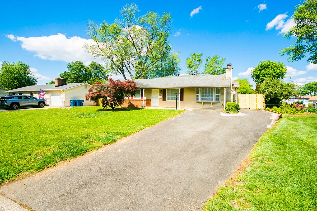 Sterling House: 105 N Cypress Rd