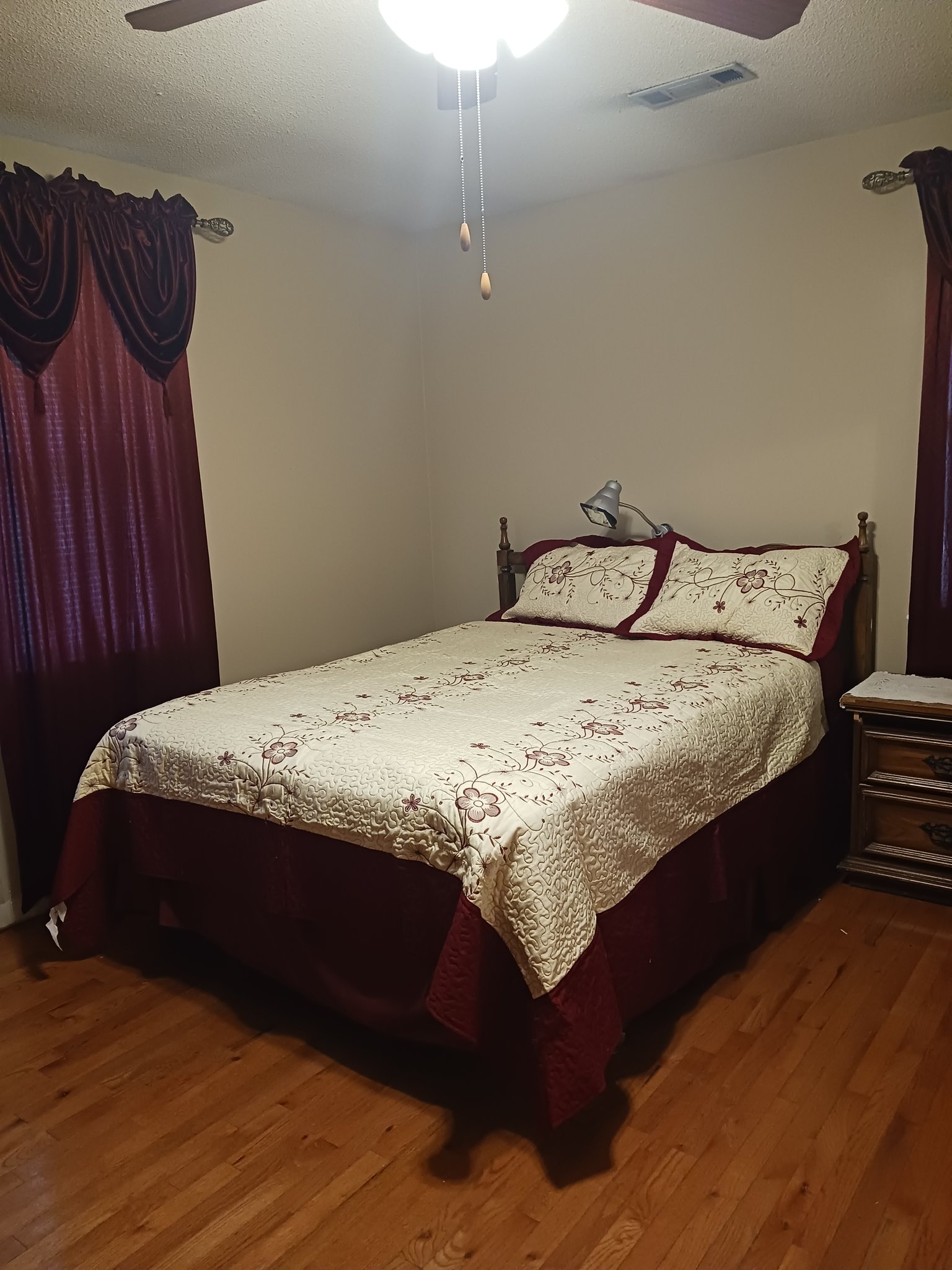Charleston House: 687B Riley Road