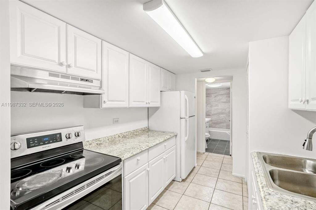 Lauderhill Condo: 3760 Inverrary Dr