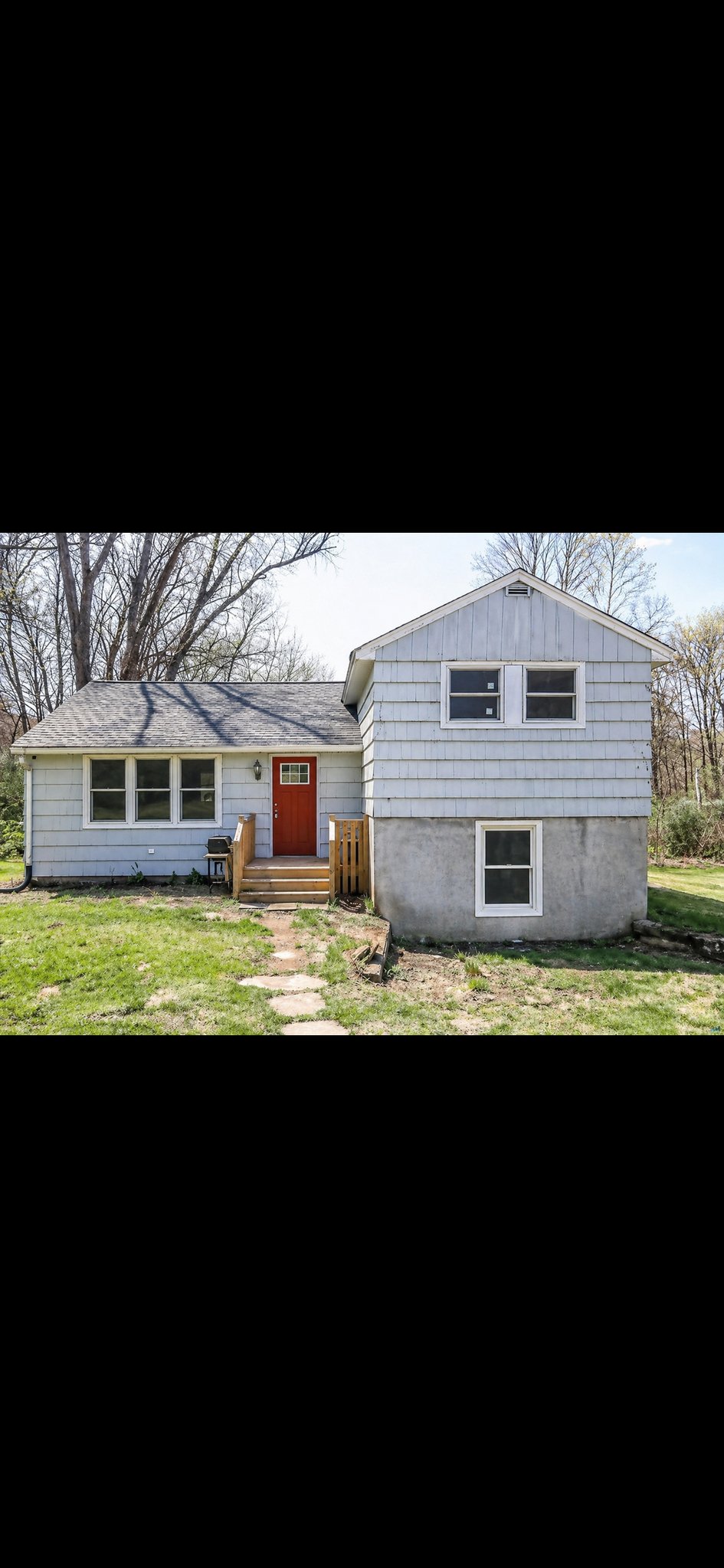 New Milford House: 55 Park Ln E