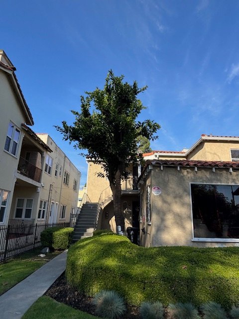 LOS ANGELES Multiplex: 4261 1/2 GARTHWAITE AVE