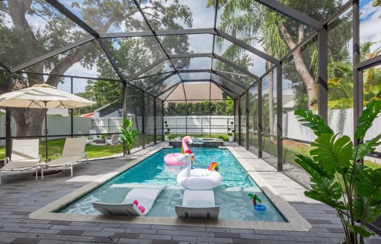 Tampa House: 3405 W Hawthorne Rd