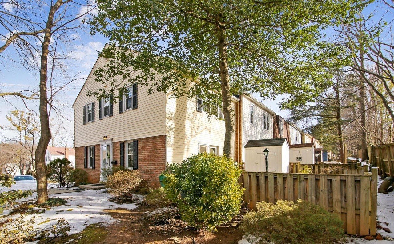 Gaithersburg Townhome: 2 Prairie Rose Court