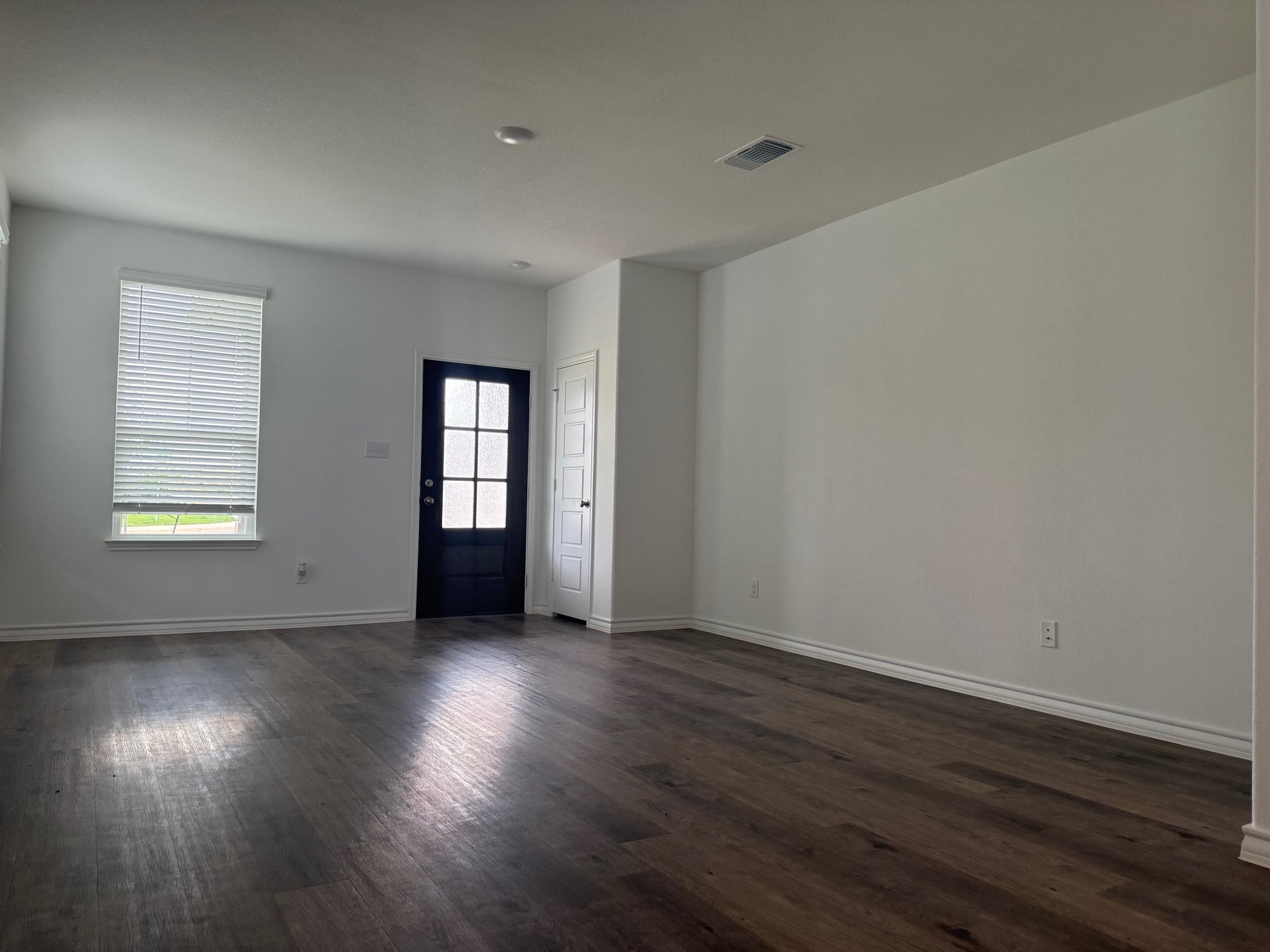 new braunfels House: 1696 quiet teal