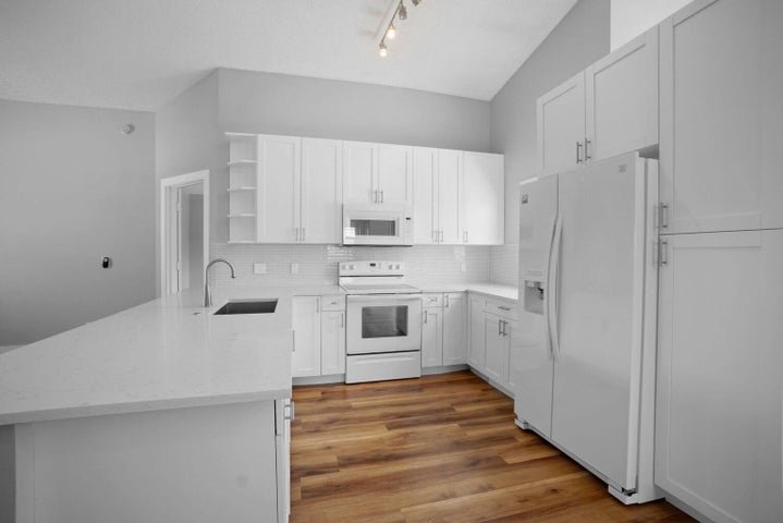 Jupiter House: 6216 Mullin Street
