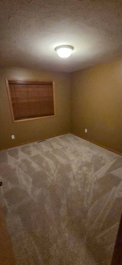 Shakopee House: 2006 Omega Dr