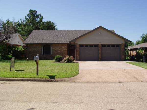 Moore House: 1032 NW 8th St.