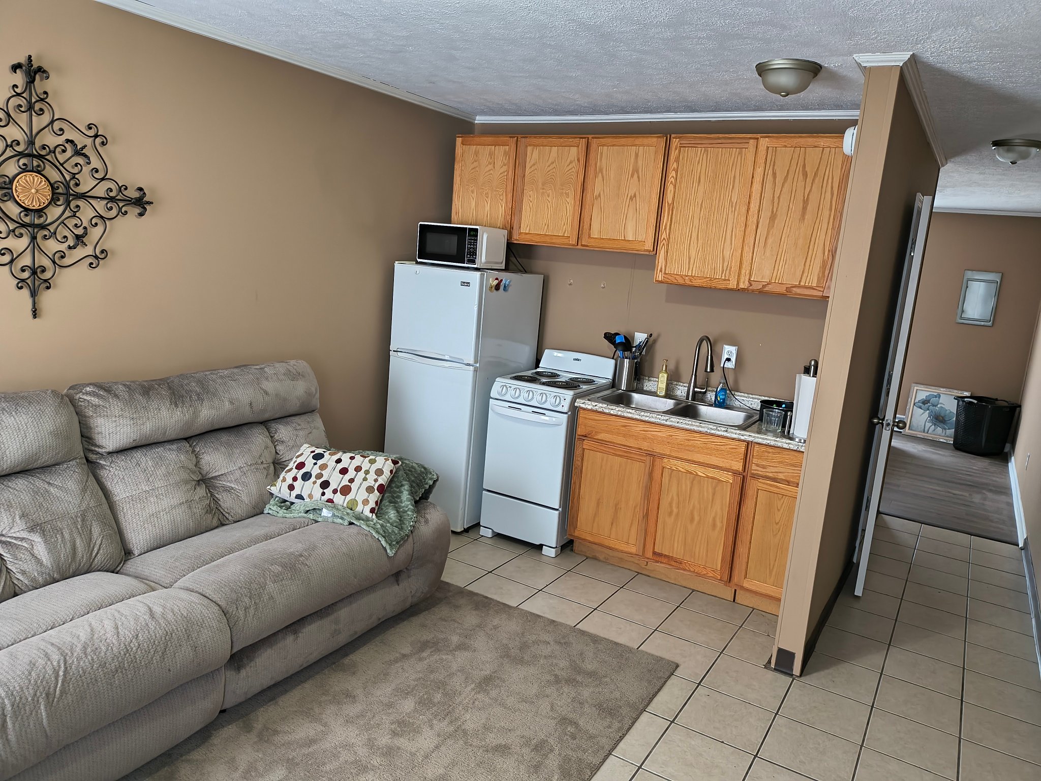 Manchester Apartment: 54 Sitz Dr