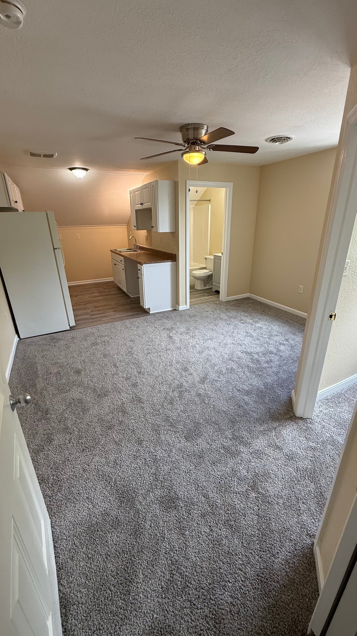 Finleyville Apartment: 3 Airport Road