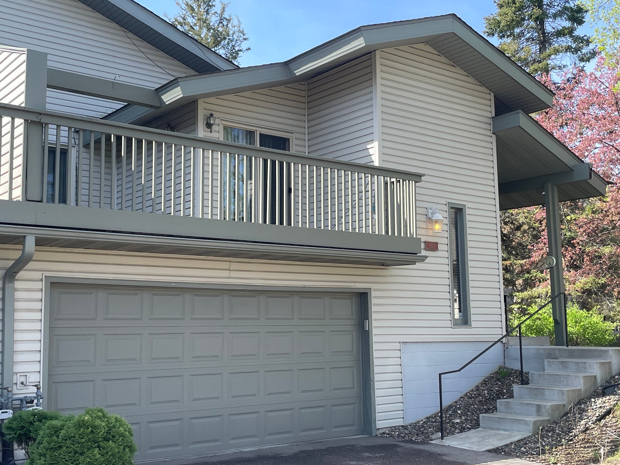 Eden Prairie Townhome: 9519 Hartford Cir